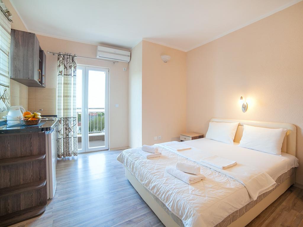 Pansion Nobel Hotel Petrovac Room photo