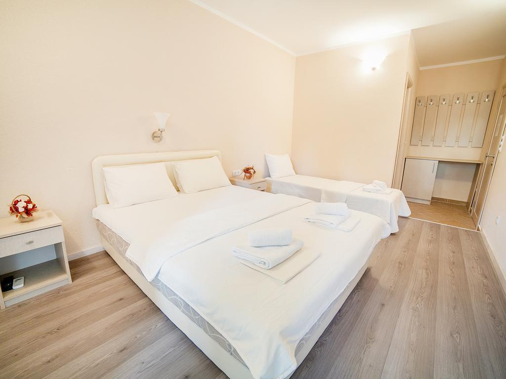 Pansion Nobel Hotel Petrovac Room photo
