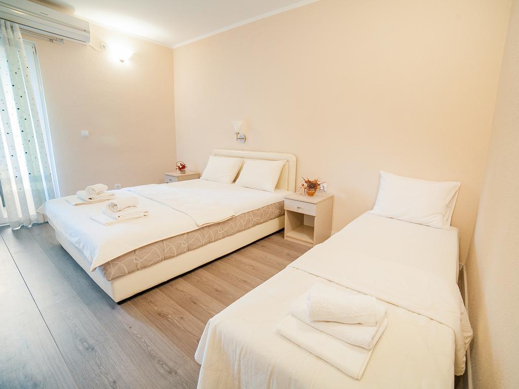 Pansion Nobel Hotel Petrovac Room photo