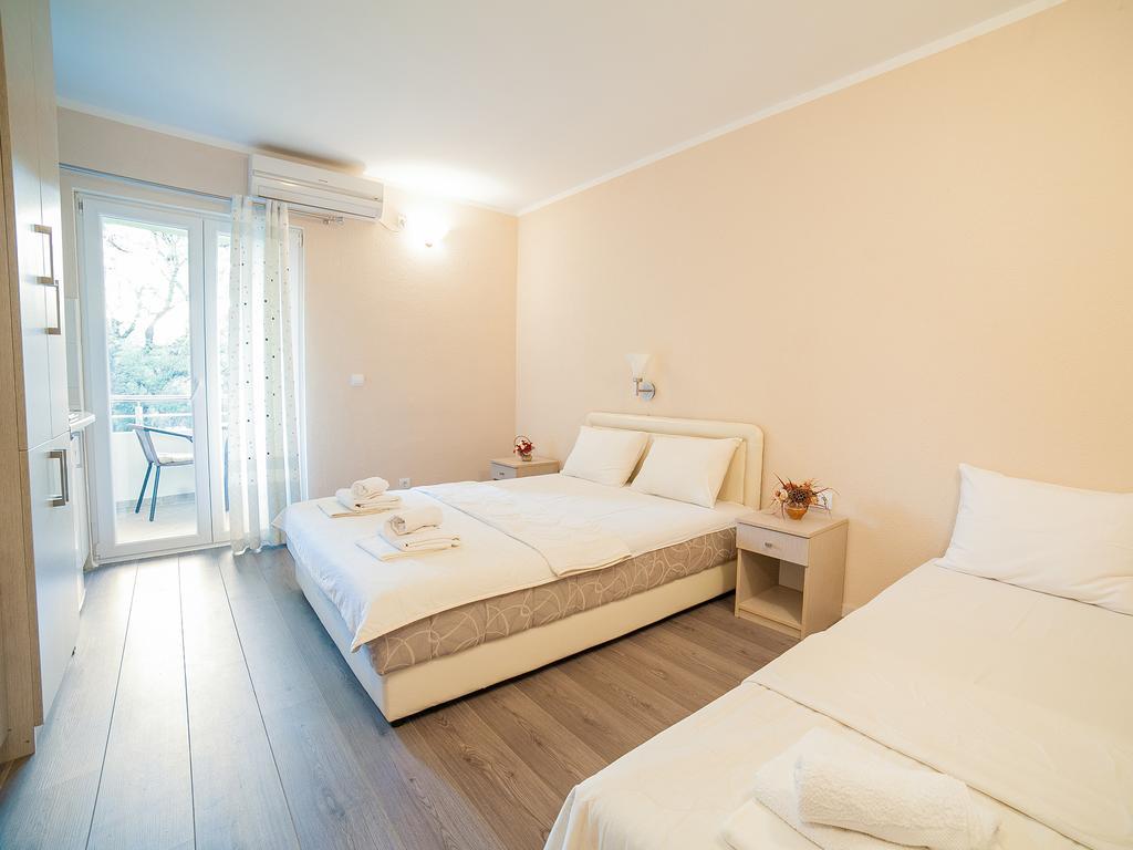 Pansion Nobel Hotel Petrovac Room photo