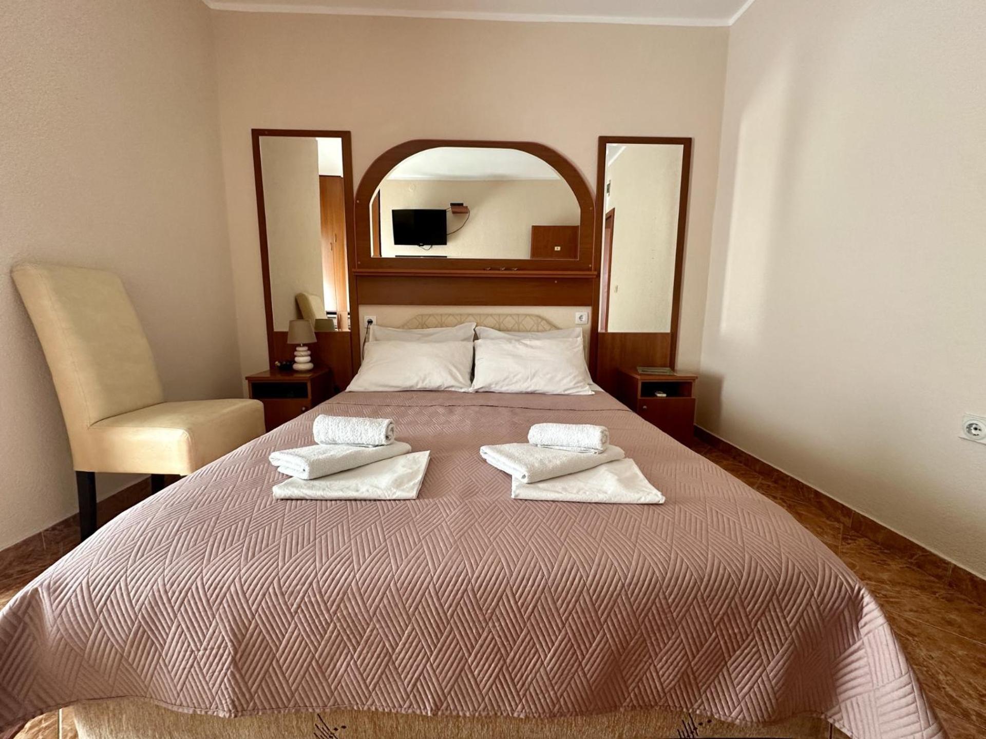 Pansion Nobel Hotel Petrovac Exterior photo