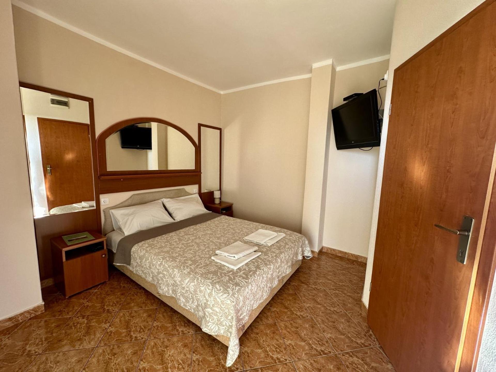 Pansion Nobel Hotel Petrovac Exterior photo