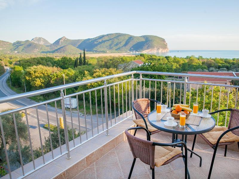 Pansion Nobel Hotel Petrovac Exterior photo