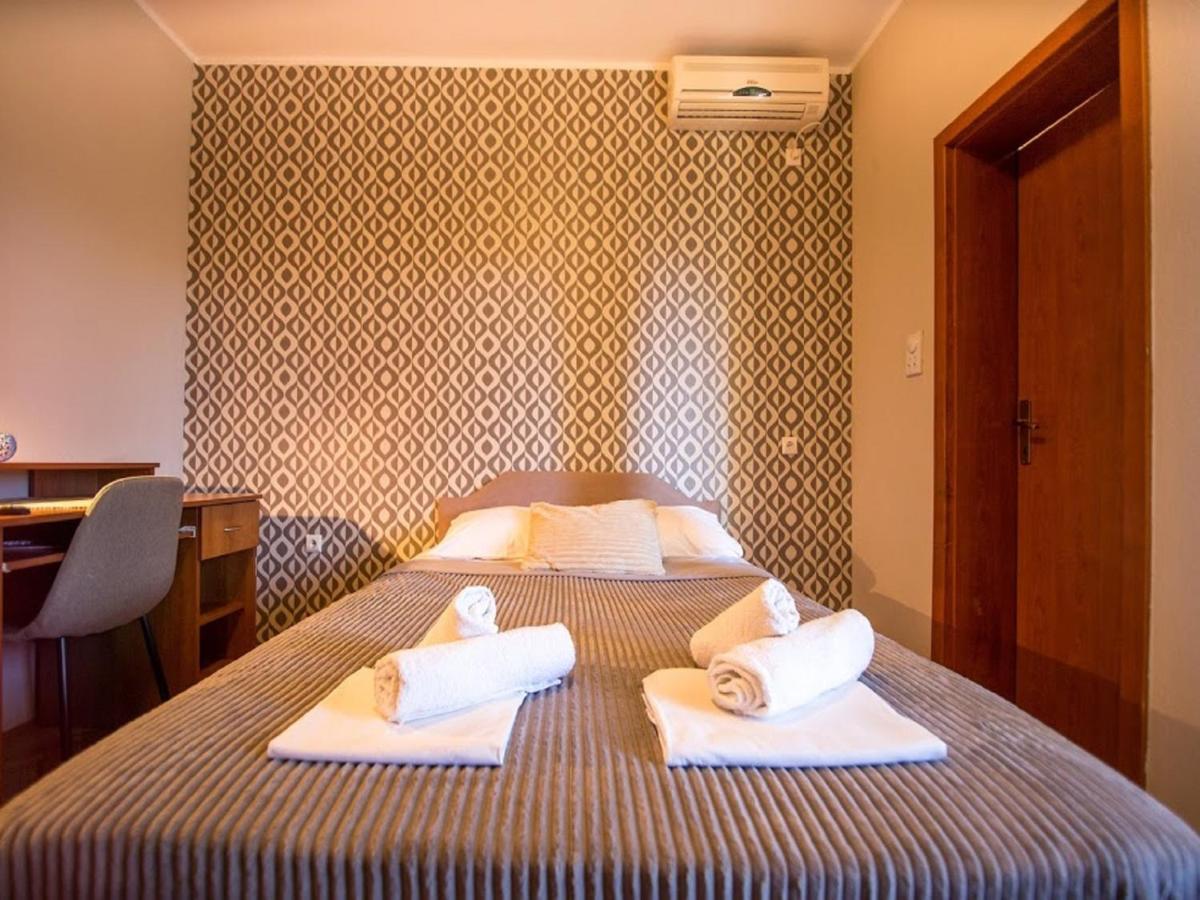 Pansion Nobel Hotel Petrovac Exterior photo