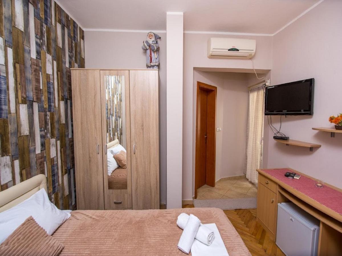 Pansion Nobel Hotel Petrovac Exterior photo